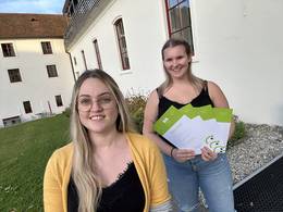 Laura & Magdalena von crosseye Marketing bei einem Workshop für die Marke Südsteiermark