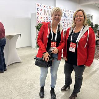 Edda & Evelyn beim 10-jährigen Jubiläum der OMX. Edda & Evelyn beim 10-jährigen Jubiläum der OMX.